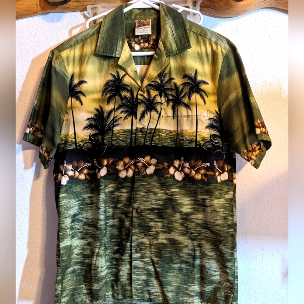 Vintage Winnie Fashion Short Sleeve Hawaiian Shirt Size Medium